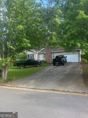411 Willow Court SE, Conyers, GA 30094