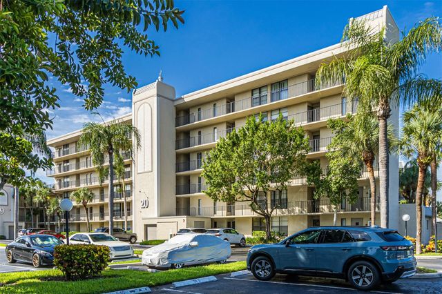 20 Royal Palm 202, Boca Raton, FL 33432