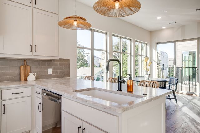 2824 Weisenberger Street 102, Fort Worth, TX 76107