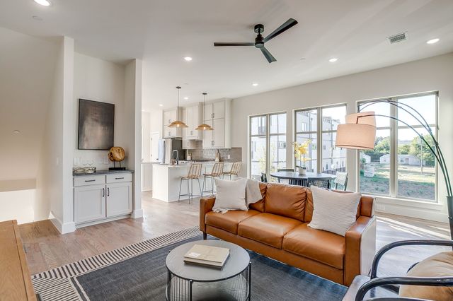 2824 Weisenberger Street 102, Fort Worth, TX 76107