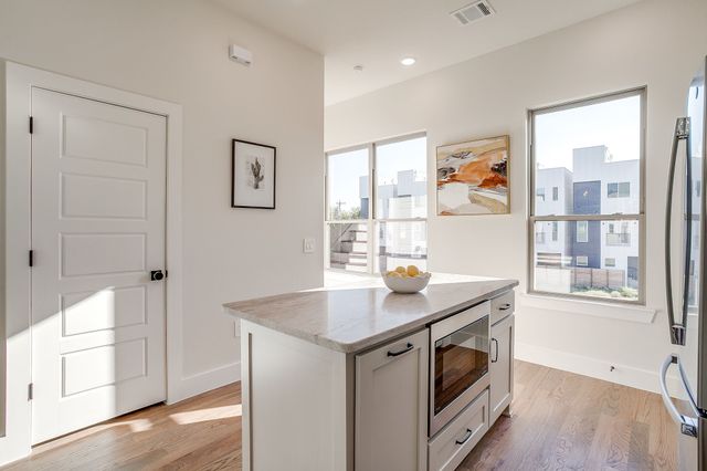 2824 Weisenberger Street 102, Fort Worth, TX 76107