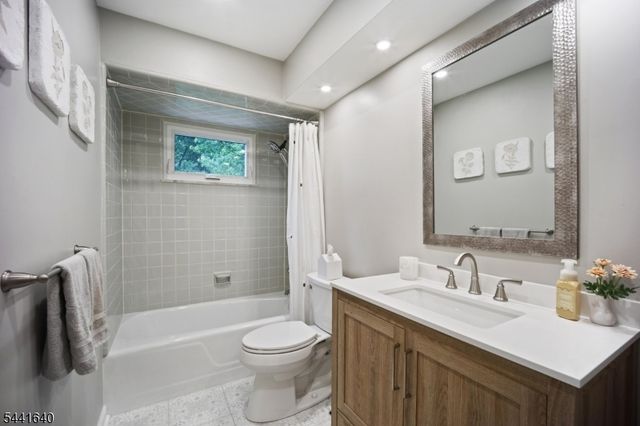 23 Andover Pl, Bloomfield Twp., NJ 07003