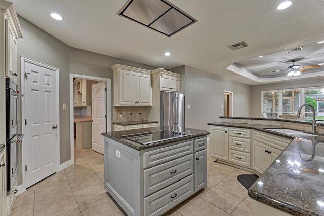 11833 Seashell Circle, Montgomery, TX 77356
