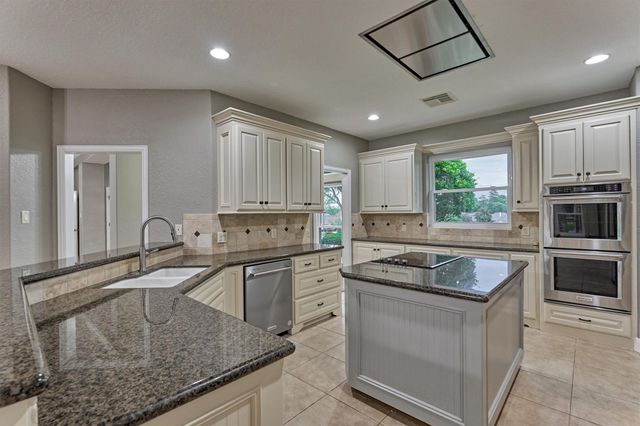 11833 Seashell Circle, Montgomery, TX 77356