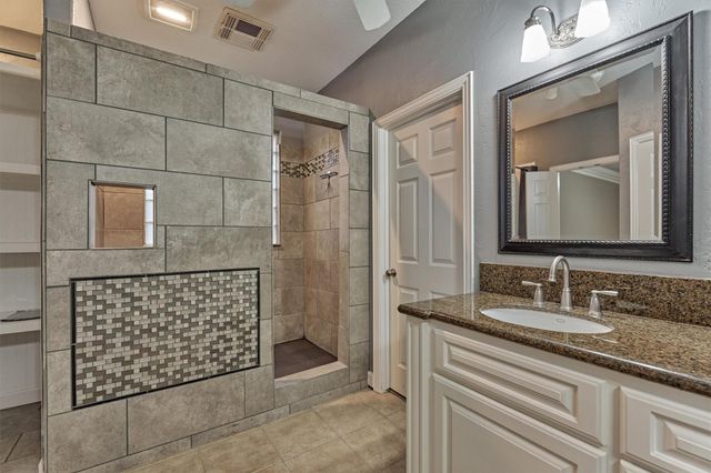 11833 Seashell Circle, Montgomery, TX 77356