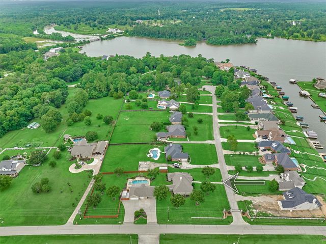 11833 Seashell Circle, Montgomery, TX 77356