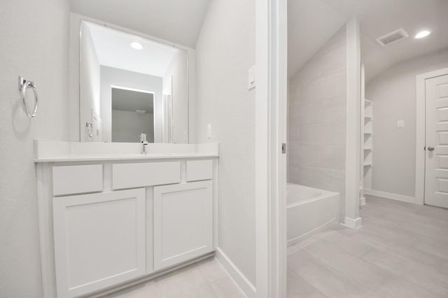 11822 Royal Willow Lane, Houston, TX 77066