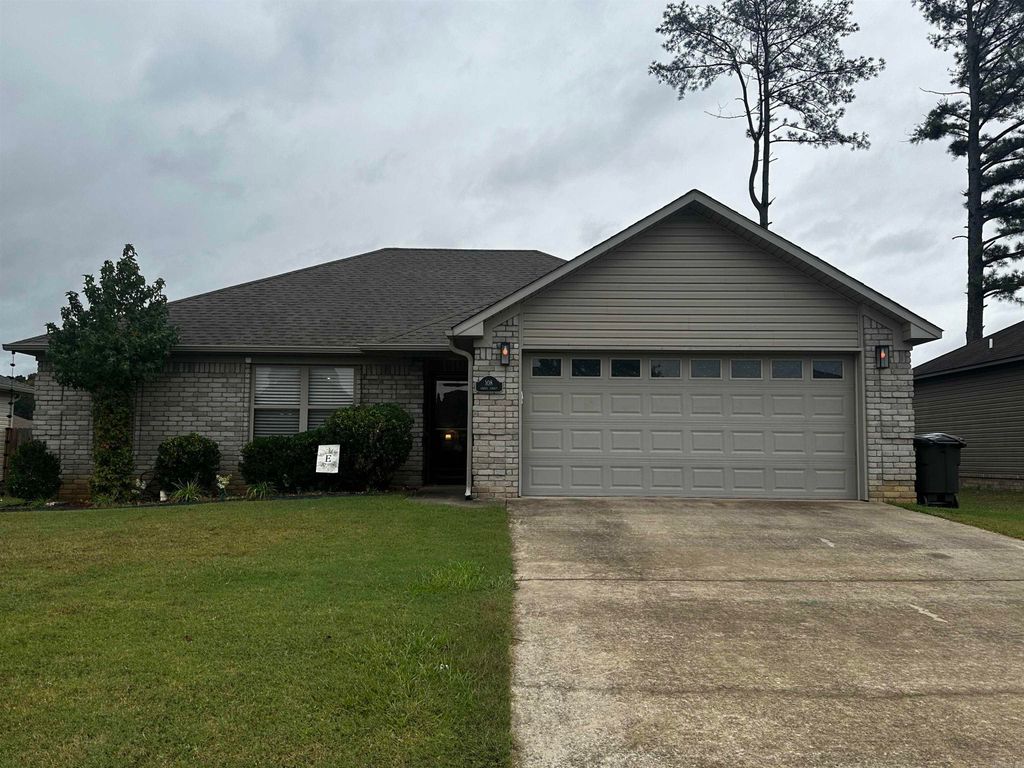 108 Spruce St, Jacksonville, AR 72076