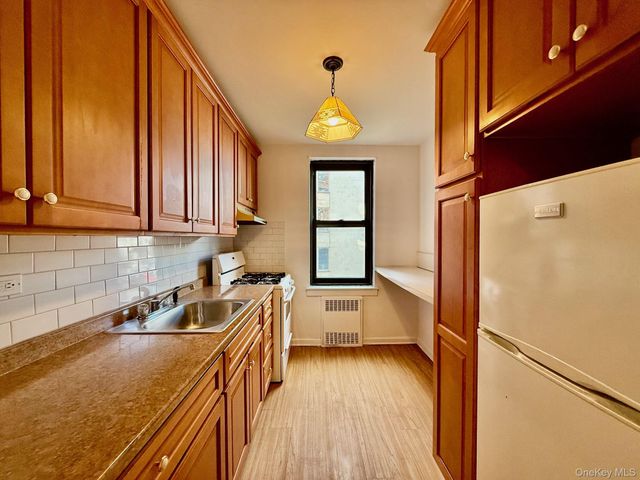 112-24 Northern Boulevard 3G, Corona, NY 11368