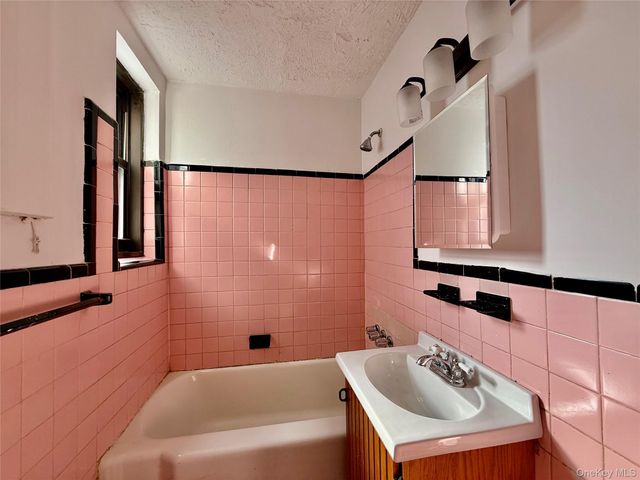 112-24 Northern Boulevard 3G, Corona, NY 11368