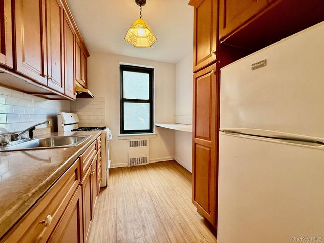 112-24 Northern Boulevard 3G, Corona, NY 11368