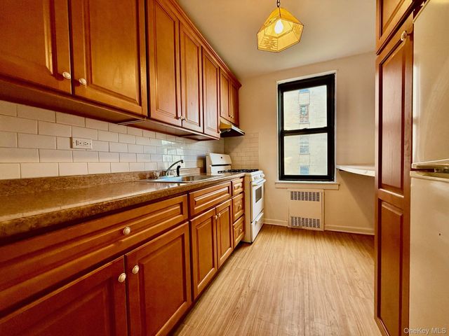 112-24 Northern Boulevard 3G, Corona, NY 11368