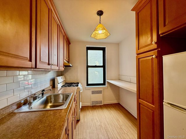 112-24 Northern Boulevard 3G, Corona, NY 11368