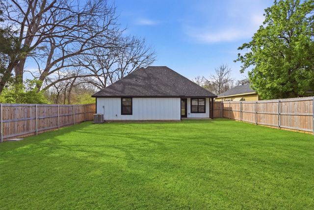 1523 W Bond Street, Denison, TX 75020