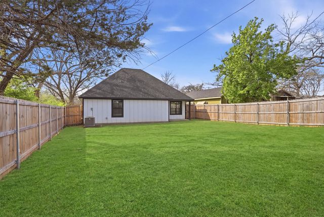 1523 W Bond Street, Denison, TX 75020