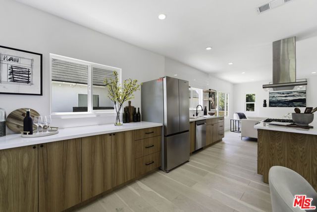 6018 S Harcourt Avenue, Los Angeles, CA 90043