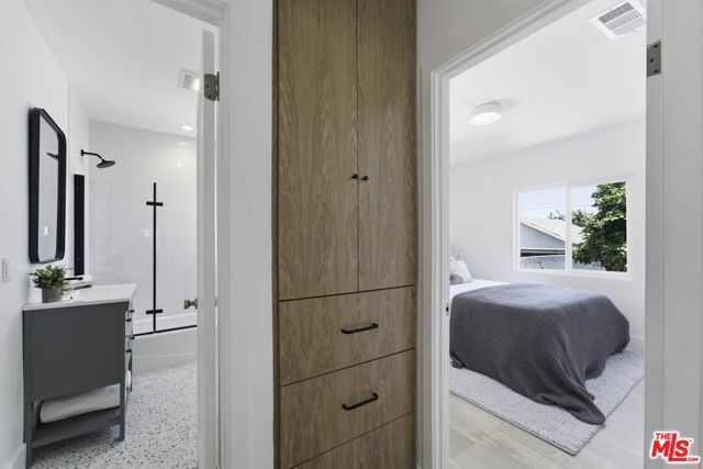 6018 S Harcourt Avenue, Los Angeles, CA 90043