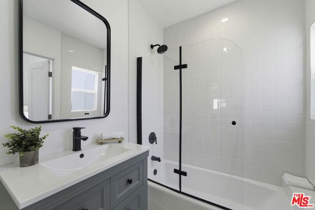 6018 S Harcourt Avenue, Los Angeles, CA 90043