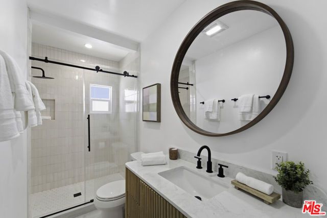 6018 S Harcourt Avenue, Los Angeles, CA 90043