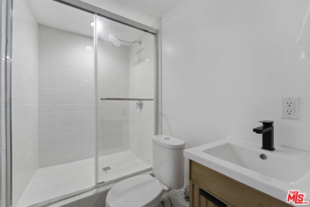 6018 S Harcourt Avenue, Los Angeles, CA 90043