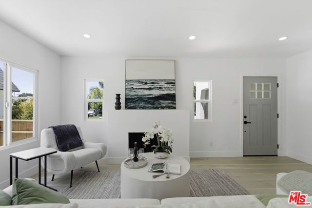 6018 S Harcourt Avenue, Los Angeles, CA 90043
