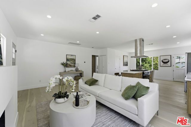 6018 S Harcourt Avenue, Los Angeles, CA 90043