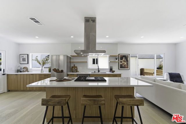 6018 S Harcourt Avenue, Los Angeles, CA 90043