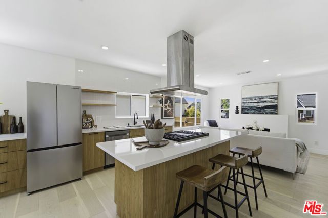 6018 S Harcourt Avenue, Los Angeles, CA 90043