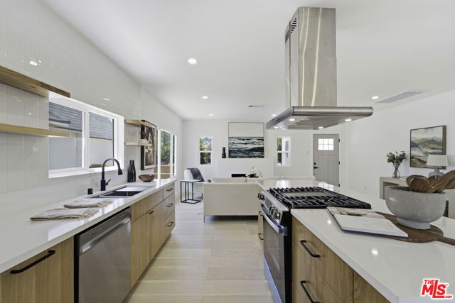 6018 S Harcourt Avenue, Los Angeles, CA 90043
