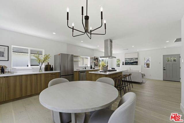 6018 S Harcourt Avenue, Los Angeles, CA 90043