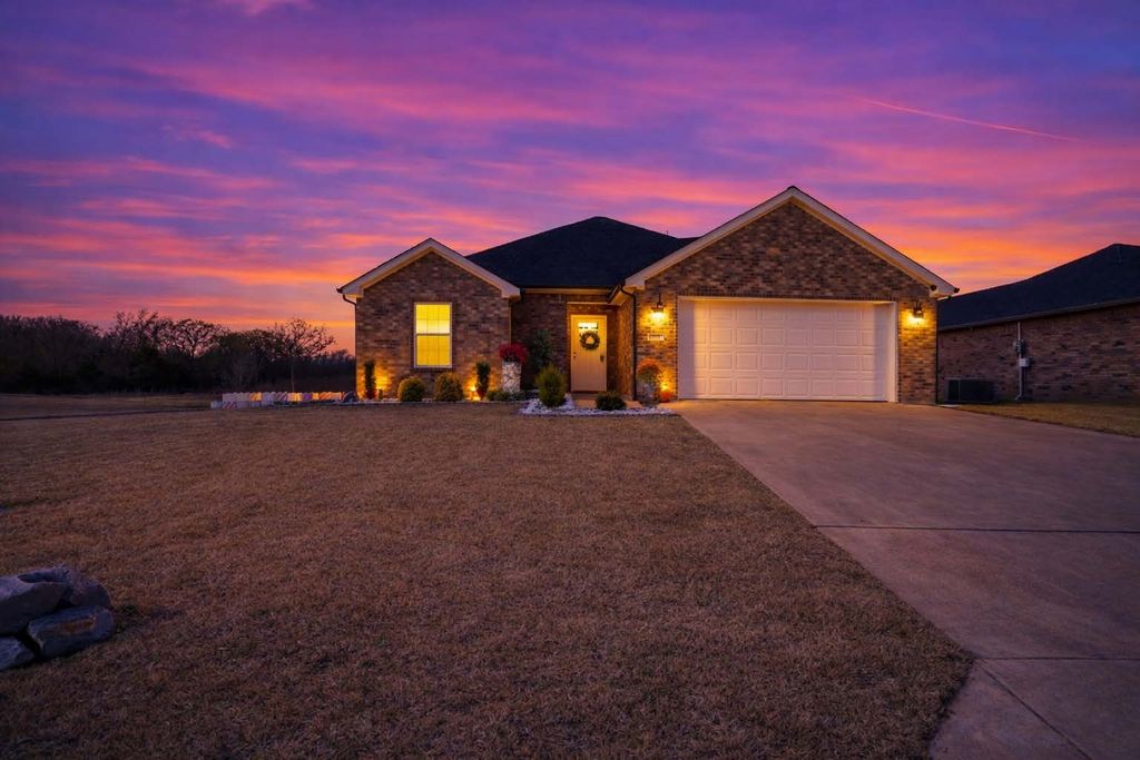 100 Midway Meadows, Pottsboro, TX 75076