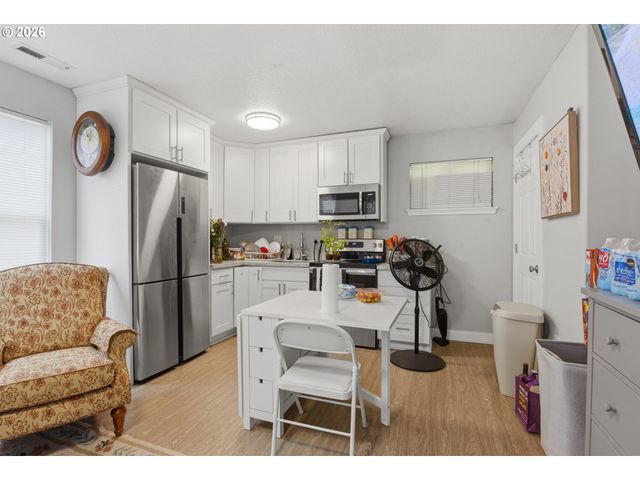 715 S MCLOUGHLIN Blvd, Oregon City, OR 97045