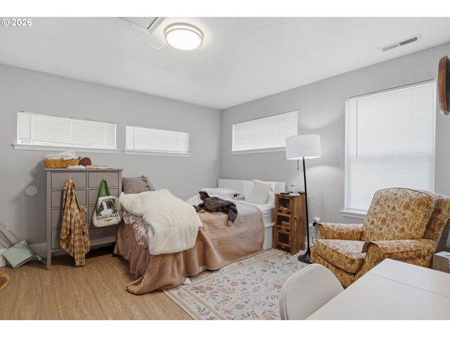 715 S MCLOUGHLIN Blvd, Oregon City, OR 97045