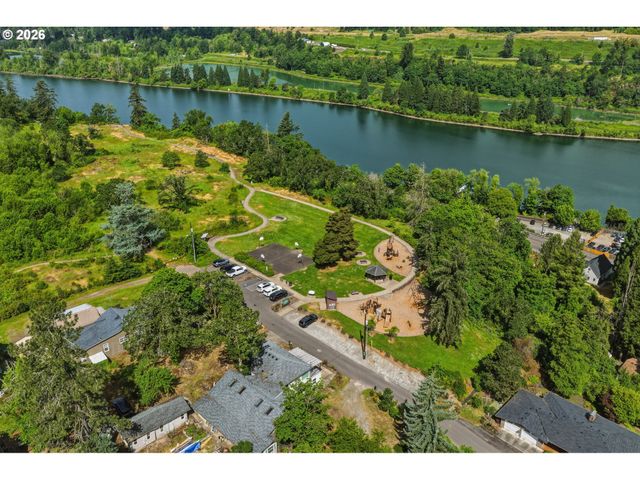 715 S MCLOUGHLIN Blvd, Oregon City, OR 97045