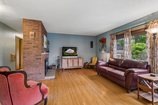629 5th Avenue S, Hopkins, MN 55343