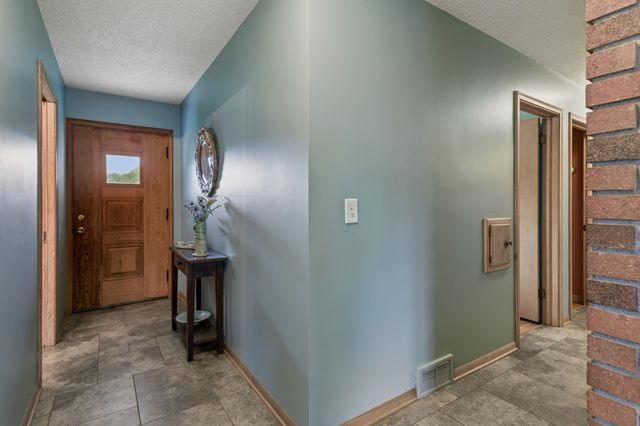 629 5th Avenue S, Hopkins, MN 55343