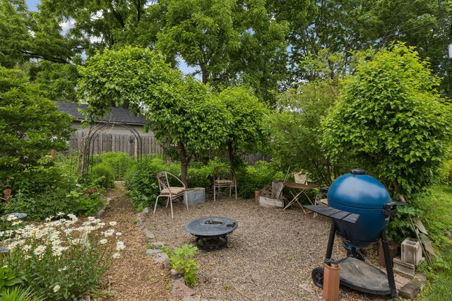 629 5th Avenue S, Hopkins, MN 55343
