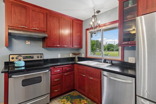 629 5th Avenue S, Hopkins, MN 55343