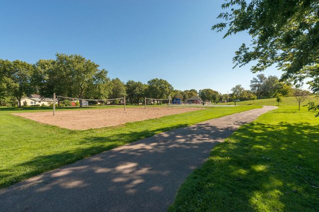 629 5th Avenue S, Hopkins, MN 55343