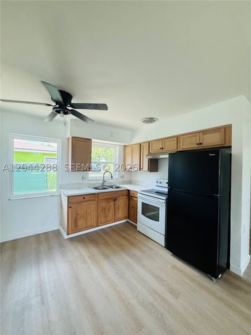 2423 Jeffcott St 1, North Fort Myers, FL 33901
