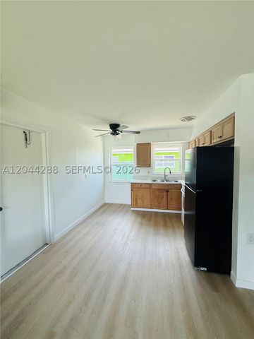 2423 Jeffcott St 1, North Fort Myers, FL 33901