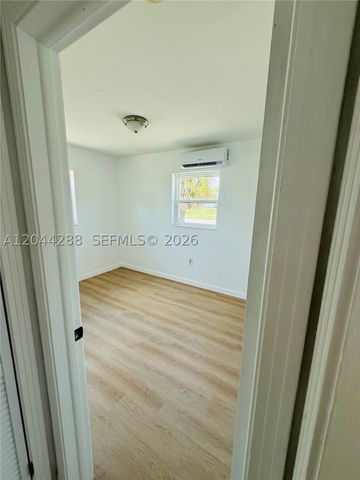 2423 Jeffcott St 1, North Fort Myers, FL 33901
