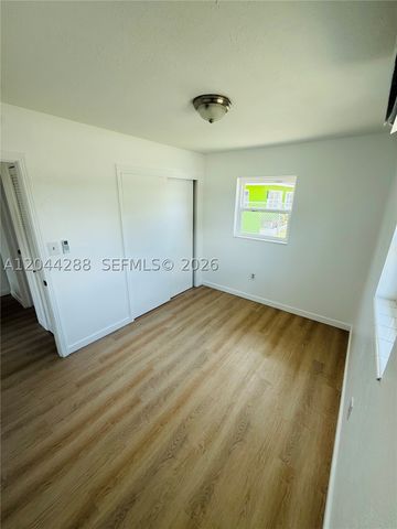 2423 Jeffcott St 1, North Fort Myers, FL 33901