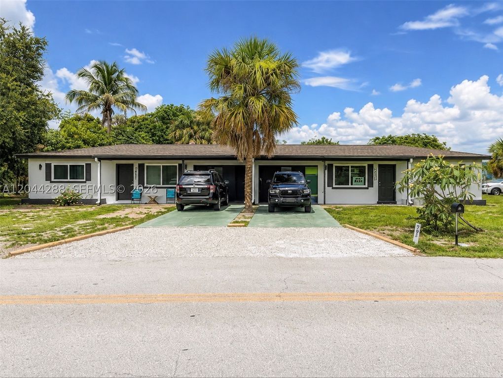 2423 Jeffcott St 1, North Fort Myers, FL 33901