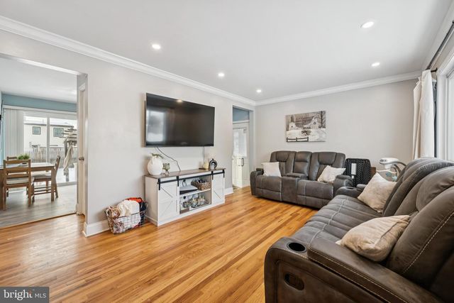 204 WOODPECKER LN, Mount Holly, NJ 08060