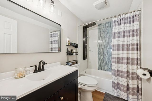 204 WOODPECKER LN, Mount Holly, NJ 08060