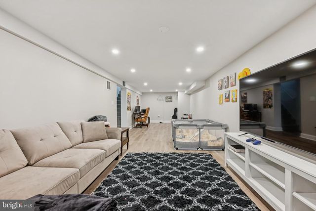 204 WOODPECKER LN, Mount Holly, NJ 08060