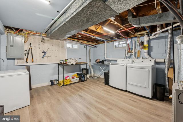 204 WOODPECKER LN, Mount Holly, NJ 08060