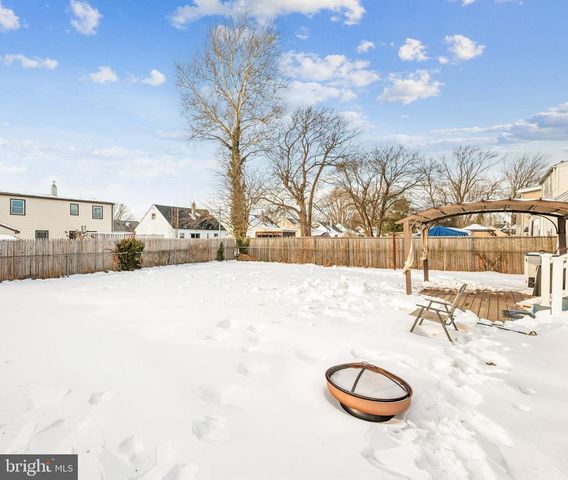 204 WOODPECKER LN, Mount Holly, NJ 08060