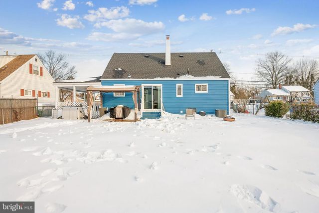 204 WOODPECKER LN, Mount Holly, NJ 08060